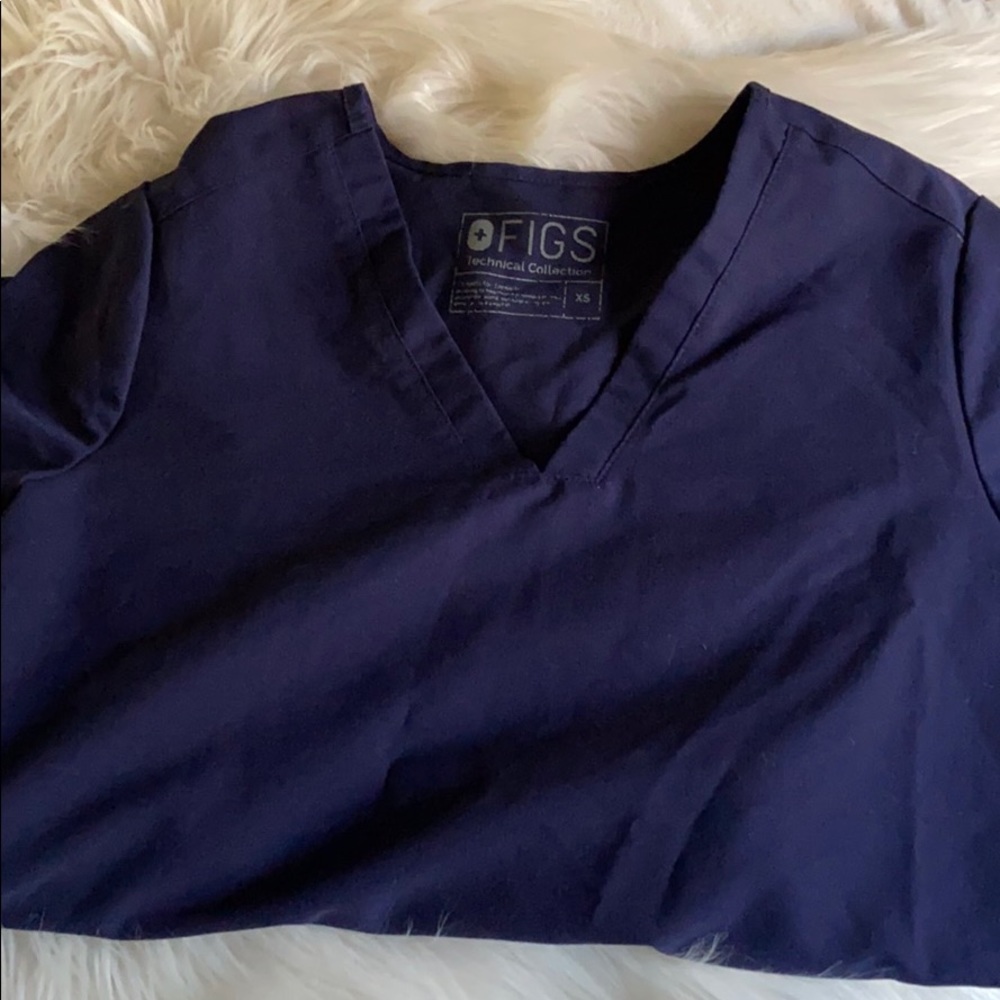 FIGS SCRUB TOP